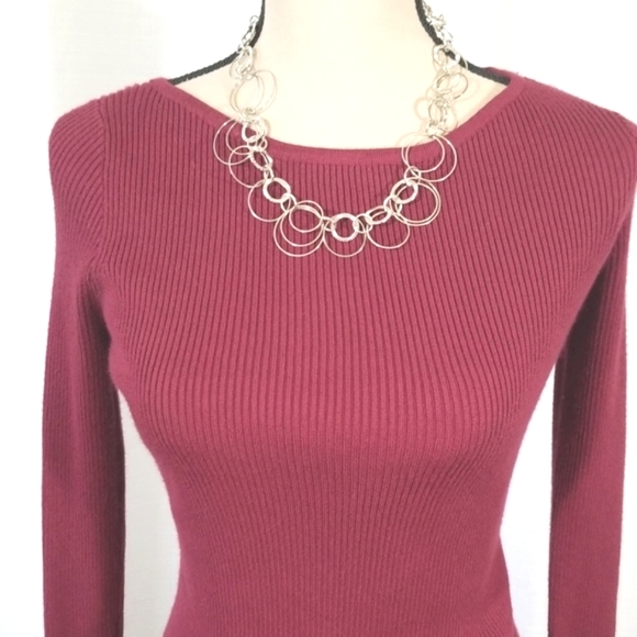 Material Girl knitted Burgandy Top, wide cuffs. Siz S. - Picture 2 of 8